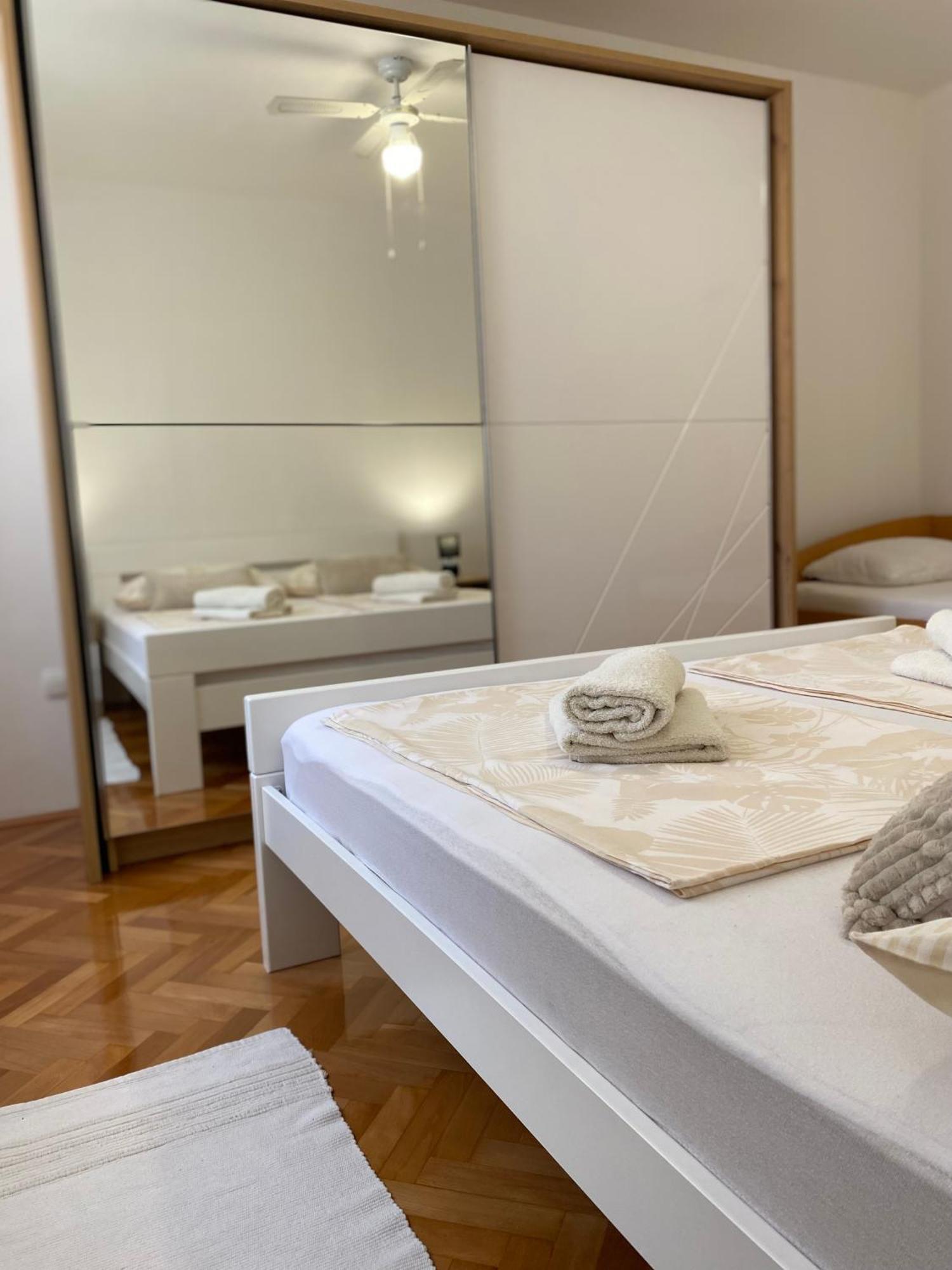 Charming Old Town Apartment シベニク エクステリア 写真